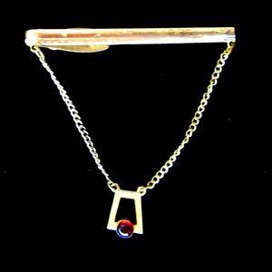 Vintage gold tone metal tie clip tie bar with chain and red stone - Mid Century